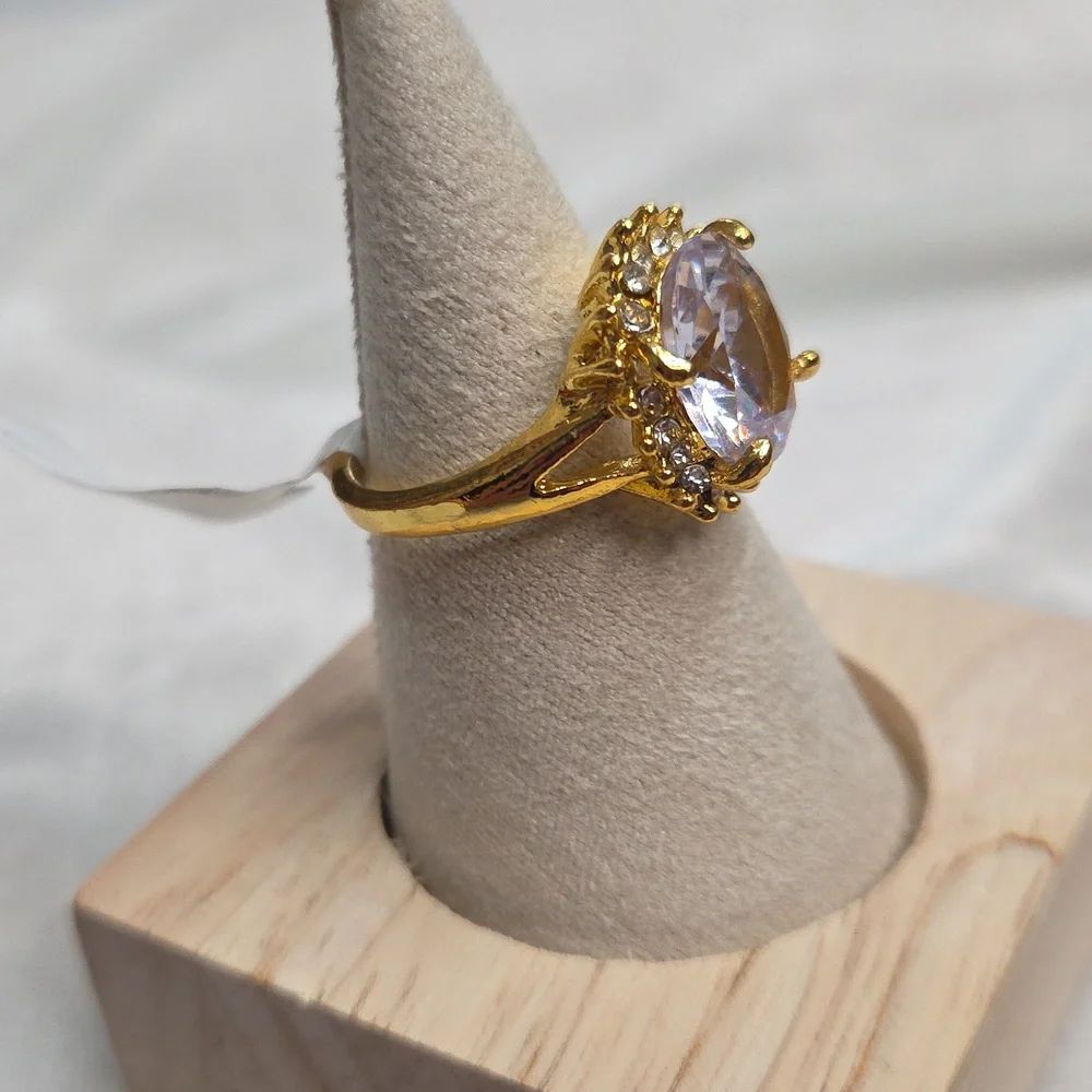 Clear Circular Stone Fashion Ring Gold Tone Band Elegant Rhinestone Crystal